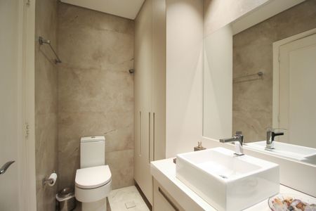 Apartamento à venda com 264m², 3 quartos e 4 vagasBanheiro da Suíte 3