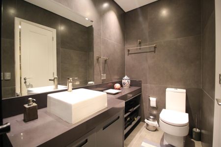 Apartamento à venda com 264m², 3 quartos e 4 vagasBanheiro da Suíte 2