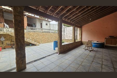 Quintal de casa para alugar com 3 quartos, 350m² em Vila Real Santista, Suzano