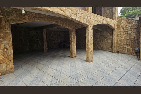Garagem de casa para alugar com 3 quartos, 350m² em Vila Real Santista, Suzano