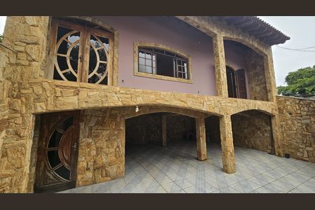 Garagem de casa para alugar com 3 quartos, 350m² em Vila Real Santista, Suzano