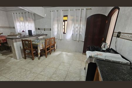 Cozinha de casa para alugar com 3 quartos, 350m² em Vila Real Santista, Suzano