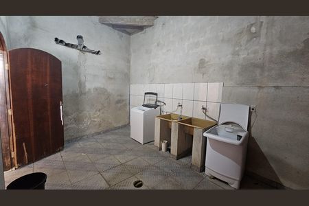 Lavanderia de casa para alugar com 3 quartos, 350m² em Vila Real Santista, Suzano