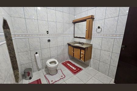Casa para alugar com 350m², 3 quartos e 4 vagasBanheiro