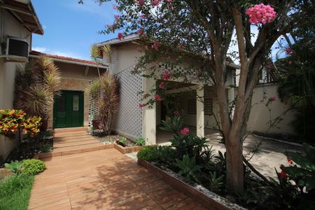 Casa de condomínio à venda com 360m², 4 quartos e 3 vagasFrente