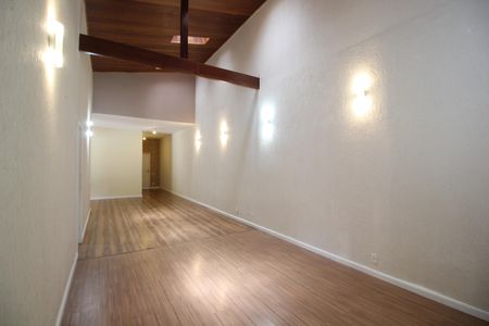 Casa de condomínio à venda com 360m², 4 quartos e 3 vagasSala