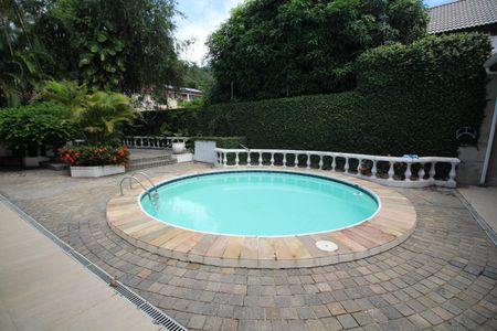 Casa de condomínio à venda com 360m², 4 quartos e 3 vagasPiscina