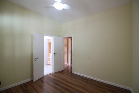 Casa de condomínio à venda com 360m², 4 quartos e 3 vagasQuarto 1