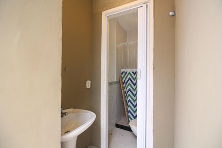 Casa de condomínio à venda com 360m², 4 quartos e 3 vagasBanheiro de Serviço