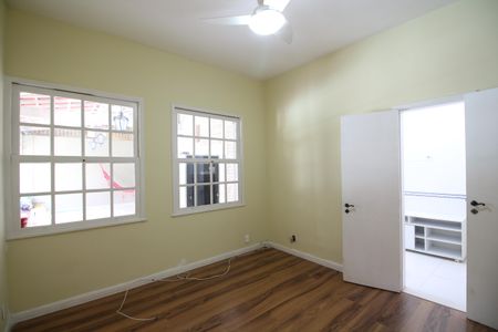 Casa de condomínio à venda com 360m², 4 quartos e 3 vagasQuarto 1