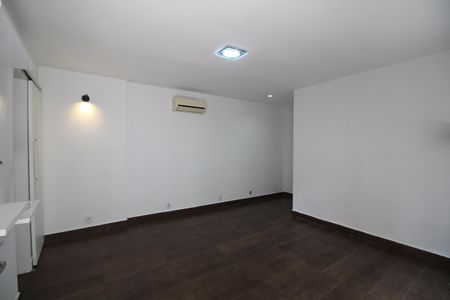 Casa de condomínio à venda com 360m², 4 quartos e 3 vagasQuarto 4
