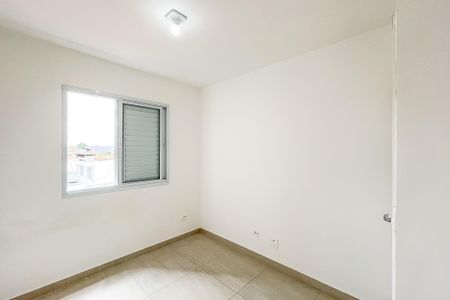 Quarto 1 de apartamento para alugar com 2 quartos, 45m² em Vila Santa Edwiges, São Paulo