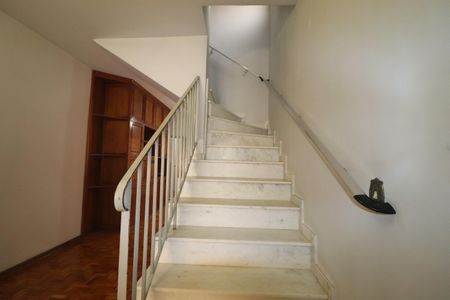 Escada de casa para alugar com 3 quartos, 259m² em Vila Palmares, Santo André