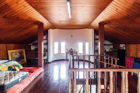 Casa à venda com 400m², 4 quartos e 4 vagas Casa à venda com 400m², 4 quartos e 4 vagasSótão