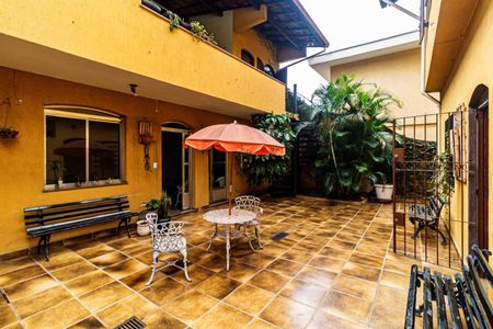 Casa à venda com 400m², 4 quartos e 4 vagas Casa à venda com 400m², 4 quartos e 4 vagasQuintal