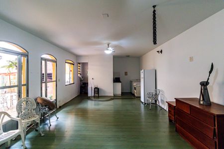 Casa à venda com 400m², 4 quartos e 4 vagas Casa à venda com 400m², 4 quartos e 4 vagasSalão