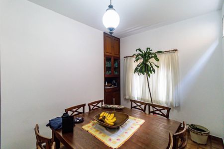 Casa à venda com 400m², 4 quartos e 4 vagas Casa à venda com 400m², 4 quartos e 4 vagasSala de jantar