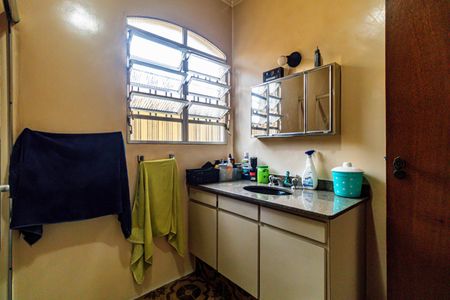 Casa à venda com 400m², 4 quartos e 4 vagas Casa à venda com 400m², 4 quartos e 4 vagasBanheiro social