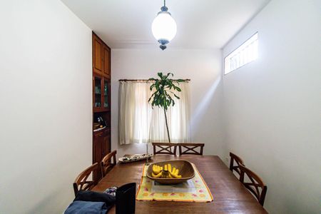 Casa à venda com 400m², 4 quartos e 4 vagas Casa à venda com 400m², 4 quartos e 4 vagasSala de jantar