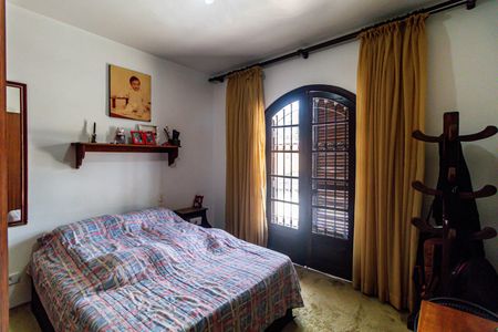 Casa à venda com 400m², 4 quartos e 4 vagas Casa à venda com 400m², 4 quartos e 4 vagasQuarto 02