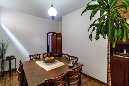 Casa à venda com 400m², 4 quartos e 4 vagas Casa à venda com 400m², 4 quartos e 4 vagasSala de jantar