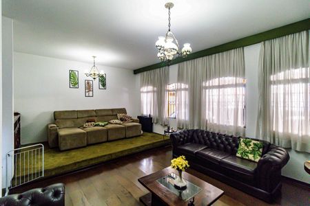 Casa à venda com 400m², 4 quartos e 4 vagas Casa à venda com 400m², 4 quartos e 4 vagasSala