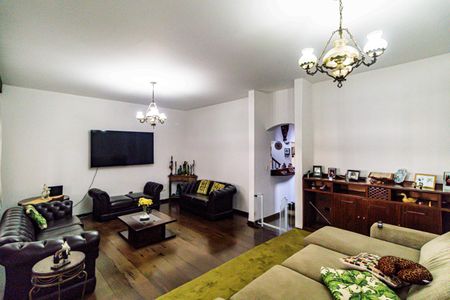 Casa à venda com 400m², 4 quartos e 4 vagas Casa à venda com 400m², 4 quartos e 4 vagasSala