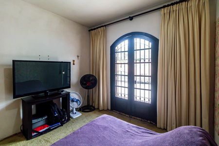 Casa à venda com 400m², 4 quartos e 4 vagas Casa à venda com 400m², 4 quartos e 4 vagasQuarto 01