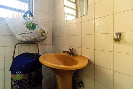 Casa à venda com 400m², 4 quartos e 4 vagas Casa à venda com 400m², 4 quartos e 4 vagasSalão - Banheiro