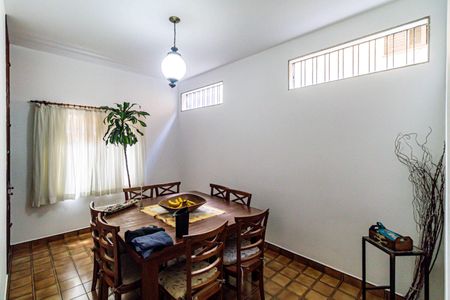 Casa à venda com 400m², 4 quartos e 4 vagas Casa à venda com 400m², 4 quartos e 4 vagasSala de jantar