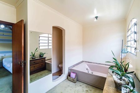 Casa à venda com 400m², 4 quartos e 4 vagas Casa à venda com 400m², 4 quartos e 4 vagasSuite 01 - Banheiro