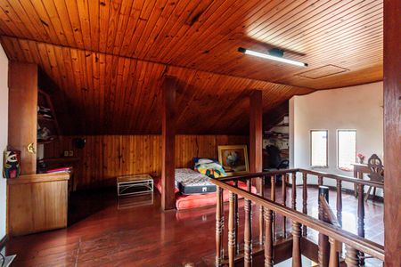 Casa à venda com 400m², 4 quartos e 4 vagas Casa à venda com 400m², 4 quartos e 4 vagasSótão