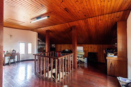 Casa à venda com 400m², 4 quartos e 4 vagas Casa à venda com 400m², 4 quartos e 4 vagasSótão