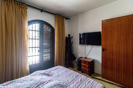 Casa à venda com 400m², 4 quartos e 4 vagas Casa à venda com 400m², 4 quartos e 4 vagasQuarto 02