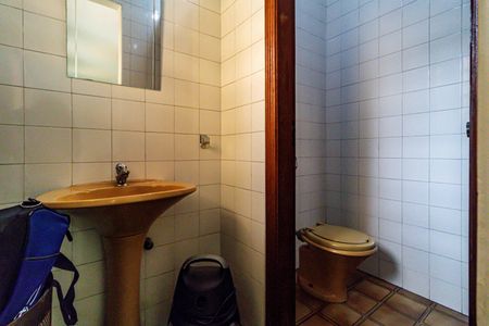 Casa à venda com 400m², 4 quartos e 4 vagas Casa à venda com 400m², 4 quartos e 4 vagasSalão - Banheiro