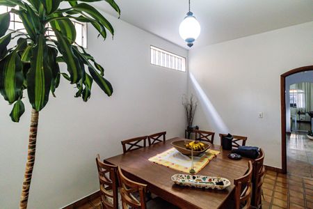 Casa à venda com 400m², 4 quartos e 4 vagas Casa à venda com 400m², 4 quartos e 4 vagasSala de jantar