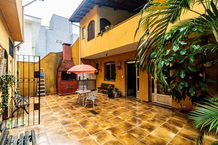 Casa à venda com 400m², 4 quartos e 4 vagas Casa à venda com 400m², 4 quartos e 4 vagasQuintal