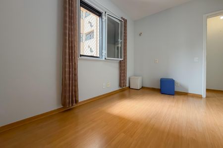 Apartamento à venda com 120m², 3 quartos e 3 vagasQuarto 2