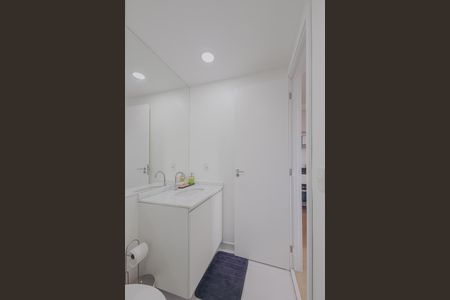 Banheiro de kitnet/studio para alugar com 1 quarto, 25m² em Pinheiros, São Paulo
