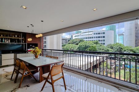 Apartamento à venda com 167m², 3 quartos e 2 vagas Apartamento à venda com 167m², 3 quartos e 2 vagasVaranda da Sala