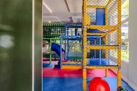 Apartamento à venda com 167m², 3 quartos e 2 vagas Apartamento à venda com 167m², 3 quartos e 2 vagasÁrea comum - Playground