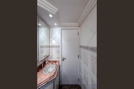 Apartamento à venda com 107m², 4 quartos e 2 vagasBanheiro