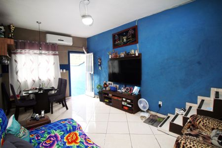 Sala de casa para alugar com 2 quartos, 70m² em Pavuna, Rio de Janeiro