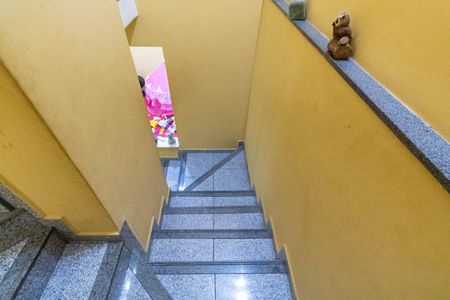 Casa para alugar com 150m², 2 quartos e 2 vagasEscada