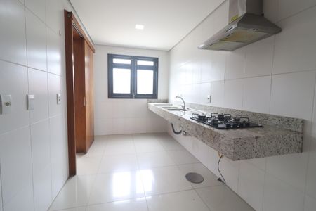 Apartamento para alugar com 129m², 3 quartos e 2 vagasCozinha