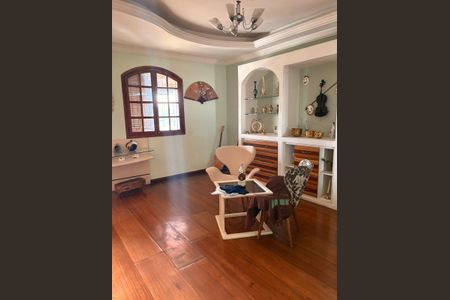 Casa à venda com 4 quartos, 260m² em Camargos, Belo Horizonte