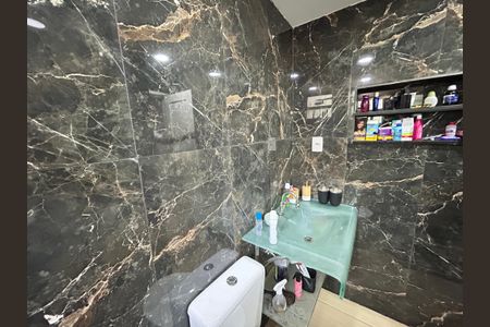 Apartamento à venda com 2m², 3 quartos e 1 vagaBanheiro