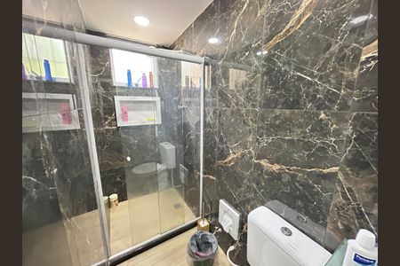 Apartamento à venda com 2m², 3 quartos e 1 vagaBanheiro