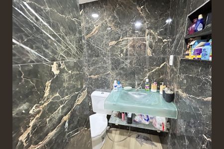 Apartamento à venda com 2m², 3 quartos e 1 vagaBanheiro