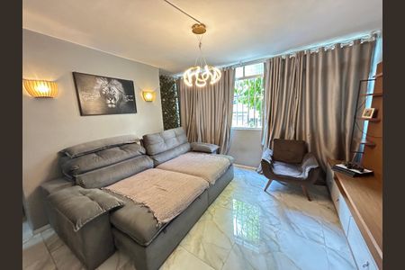 Apartamento à venda com 2m², 3 quartos e 1 vagaSala